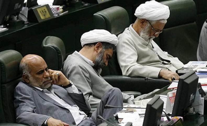 عقب‌نشینی نمایندگان پایداری از مواضع تند علیه هلدینگ خلیج فارس