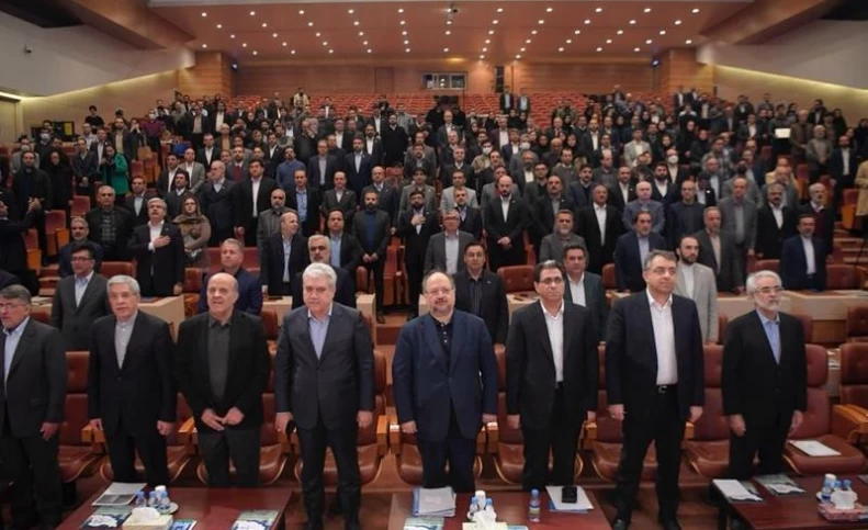 شریعتمداری با عمل آموزش داد، نشان‌زاده با الگوبرداری یاد گرفت