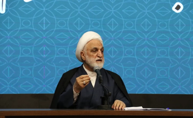 صدای اژه ای سر اینترنت "پرو" و "سفید" در آمد