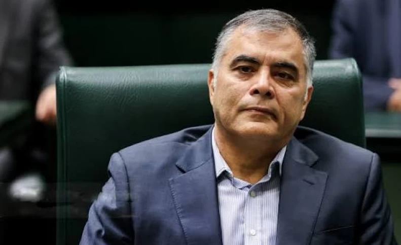 پاک‌نژاد می‌رود اسلامی می‌آید